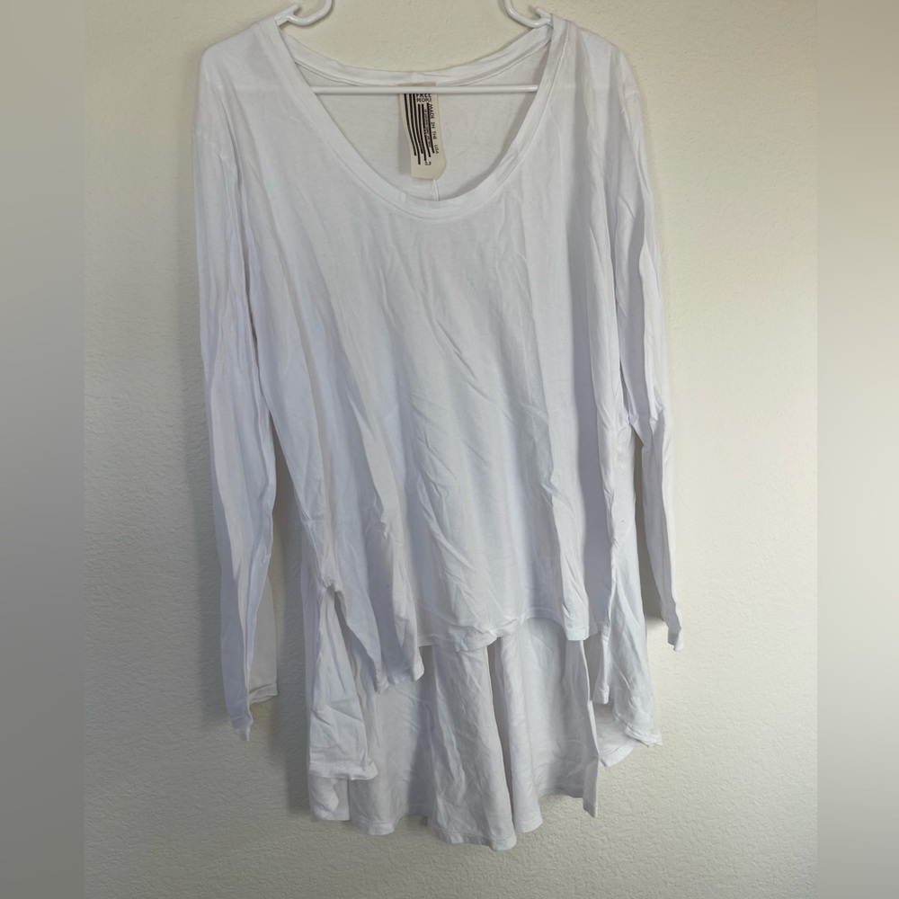 Free People Top
Color: White
Size S
Good Condition